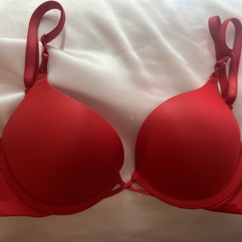 Victoria’s Secret bombshell bra